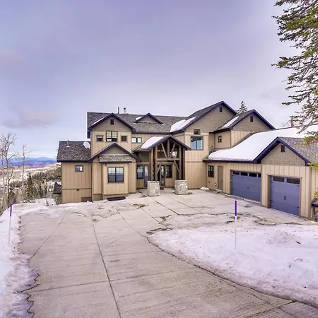 Spacious Utah Escape With Balcony And Mountain Views!